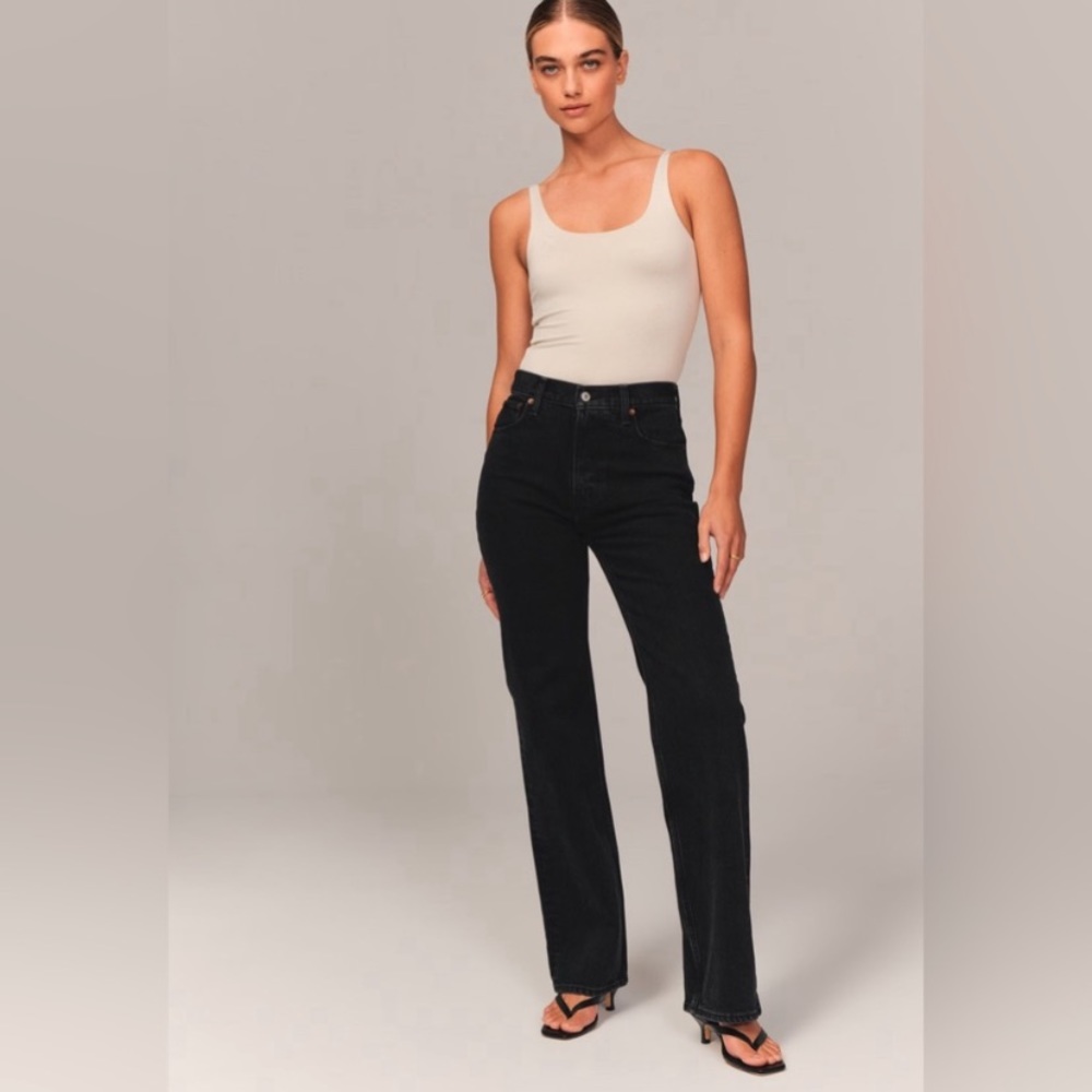 Abercrombie & Fitch the 90s relaxed High Rise Jean Size 26/2R